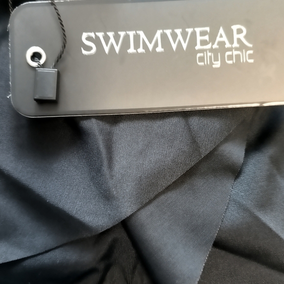 City Chic Ruffles' Women One Piece Swimsuit / Size 14 - Picture 2 of 12